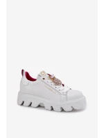 Skórzane Sneakersy Z Ozdobną Broszką Ananas CheBello 4651 Białe
