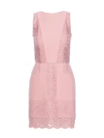 M864 Mini šaty s čipkovanými panelmi - púdrové