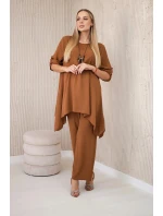 Súprava blúzka + nohavice s tmavým ťavím príveskom Súprava blúzka + nohavice s tmavým ťavím príveskom