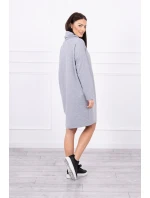 Šaty s kravatou šedej