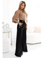 496-2 Elegantné široké nohavice s vreckami, vysokým sedením a zlatými gombíkmi - ČIERNA