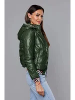 Krátka zelená dámska bunda s ozdobným lemovaním (B8030-10) Krátka zelená dámska bunda s ozdobným lemovaním (B8030-10)