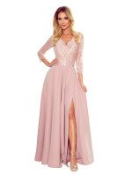 Elegantné dlhé šaty s čipkovaným výstrihom Numoco AMBER - púdrovo ružová