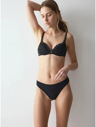 Dámske tangá Pretty Modal String Black, čierne – TRIUMPH Dámske tangá Pretty Modal String Black, čierne – TRIUMPH