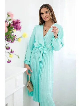 Šaty s viazaným plisovaným lemom svetlej mentolovej farby