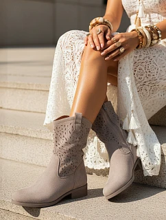 Dámske ažurové čižmy na nízkom podpätku béžové FashionStreet ZY1433