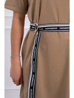 Šaty s ozdobným pásikom camel