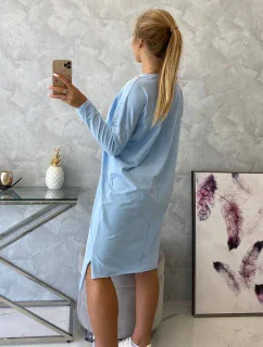 Modré šaty nadmernej veľkosti