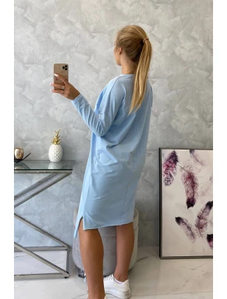 Modré šaty nadmernej veľkosti