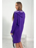 Tmavo fialové šaty s kapucňou a potlačou