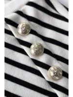 Dámsky sveter s ozdobnými gombíkmi B251 model 1 Ecru s čiernou - BeWear