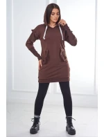 Šaty s ozdobnými volánikmi a kapucňou v hnedej farbe Šaty s ozdobnými volánikmi a kapucňou v hnedej farbe