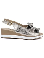 Dámske zlaté kožené sandále s kvetmi S.Barski 5988