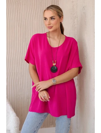 Blúzka nadrozmernej veľkosti s fuchsiovým príveskom Blúzka nadrozmernej veľkosti s fuchsiovým príveskom