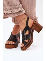 Sandále na podpätku model 214744 Vykročte štýlovo