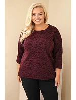 Dámska blúzka vo veľkosti Plus Size s leopardím vzorom a predĺženým zadným dielom v bordovo-červenej farbe Dámska blúzka vo veľkosti Plus Size s leopardím vzorom a predĺženým zadným dielom v bordovo-červenej farbe