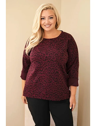 Dámska blúzka vo veľkosti Plus Size s leopardím vzorom a predĺženým zadným dielom v bordovo-červenej farbe Dámska blúzka vo veľkosti Plus Size s leopardím vzorom a predĺženým zadným dielom v bordovo-červenej farbe