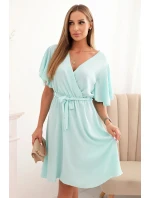 Šaty so skladaným výstrihom mätovej farby