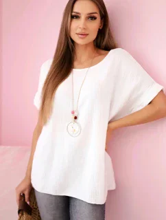 Mušelínová blúzka s náhrdelníkom biela