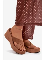 Dámské pantofle na platformě z eko semiše hnědé Calorine