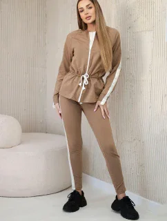 Dámska bavlnená súprava s pruhmi a sťahovacími lemami camel