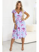 425-14 MATILDE Blinkered midi šaty s obálkovým výstrihom a krátkymi rukávmi - modré s ružovými kvetmi