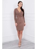 Priliehavé šaty s výrezom pod prsiami cappuccino