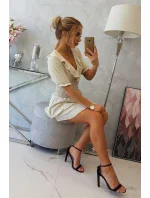 Béžové šaty do pása