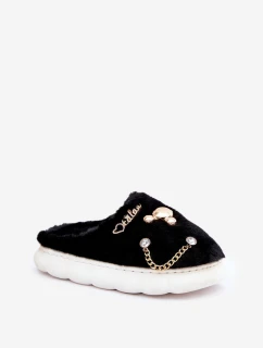 Futrzane Kapcie Z Przypinkami Czarne Ivelfedi
