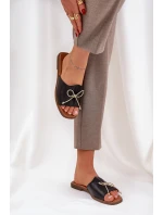 Klapki Na Płaskiej Podeszwie Z Ozdobną Kokardką Czarne Deonelis