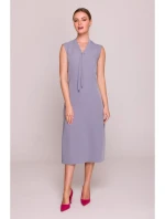 S410 Šaty áčkového strihu so zaväzovaním a výstrihom do V - holubičia sivá