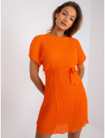 Oranžové šaty s okrúhlym výstrihom od Mathilde