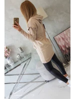 Šaty s ozdobnými volánikmi a kapucňou béžovej farby