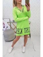 Šaty s kapucňou a potlačou pistácie