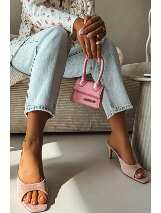 Žabky na podpätku model 226525 Krok vo veľkom štýle Žabky na podpätku model 226525 Krok vo veľkom štýle