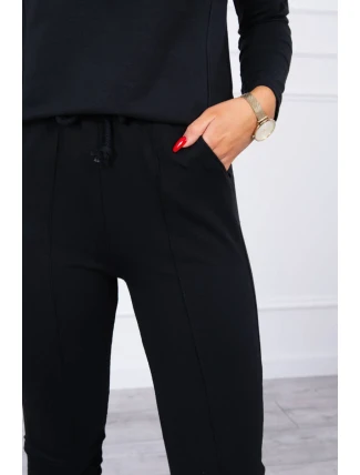 Súprava s gombíkovým výstrihom čiernej farby