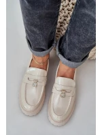 Dámske lakované mokasíny s ozdobným špendlíkom "Miś" Wulinea - béžové