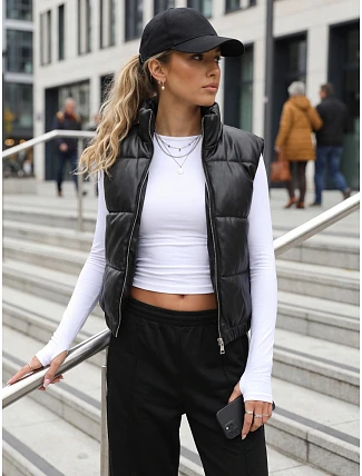 Krátka dámska vesta z ekologickej kože, čierna, FashionStreet TY5733 Krátka dámska vesta z ekologickej kože, čierna, FashionStreet TY5733