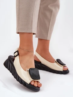 Skórzane Lakierowane Sandały Damskie Na Koturnie z Ozdobą Artiker 56C1567 Beżowe