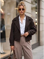 Krátky dámsky dvojradový kabát v čokoládovej farbe FashionStreet TY6026 Krátky dámsky dvojradový kabát v čokoládovej farbe FashionStreet TY6026