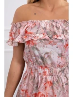 Kvetinové marhuľové šaty s odhalenými ramenami Kvetinové marhuľové šaty s odhalenými ramenami