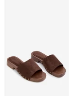 Dámske papuče na nízkom podpätku so zlatými prackami chocolate Girella Dámske papuče na nízkom podpätku so zlatými prackami chocolate Girella