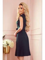 WENDY - Dámske plisované šaty vo fľaškovo zelenej farbe s preloženým obálkovým výstrihom 385-3