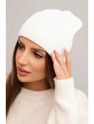Dámska zimná čiapka z vlny a s geometrickým vzorom K479 white