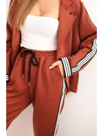 Dámska súprava z viskózy a lampasa a športová bunda v červenej farbe