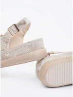 Vynikajúce dámske sandále Taupe na plochom podpätku Vynikajúce dámske sandále Taupe na plochom podpätku