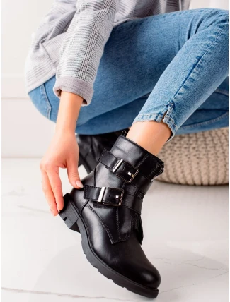 Módne dámske čierne členkové topánky na plochom podpätku Módne dámske čierne členkové topánky na plochom podpätku