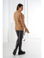 Sveter nasadený cez hlavu s módnou väzbou Ťava