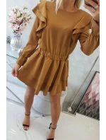 Šaty s vertikálnymi volánikmi camel