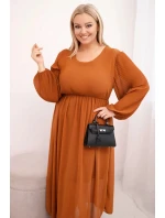 Dámska plisovaná sukňa v nadmernej veľkosti z viskózy a dlhými rukávmi camel